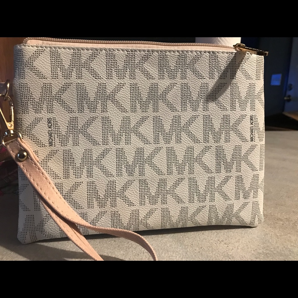Wristlet
